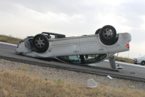  بالصور: إصابة شخصين بحادث إنقلاب مركبة بين مدينتي اللد والرملة